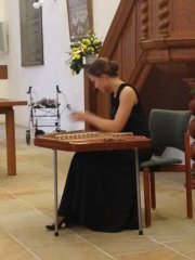 Zimbalkonzert mit den Künstlerinnen Irina Morosowa (Zimbal) sowie Tatjana Kuprejewa und Elizaveta Morosowa aus Weißrussland
